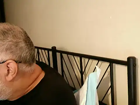 Snapshot of 100Tauros chatting on September 27, 9:47 am 100Tauros online show from September 27, 9:47 am