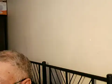 Snapshot of 100Tauros chatting on September 29, 9:03 am 100Tauros online show from September 29, 9:03 am