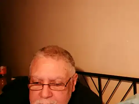 Snapshot of 100Tauros chatting on October 2, 8:10 am 100Tauros online show from October 2, 8:10 am