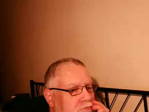 Snapshot of 100Tauros chatting on October 4, 9:18 am 100Tauros online show from October 4, 9:18 am