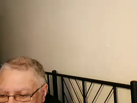 Snapshot of 100Tauros chatting on October 6, 9:51 am 100Tauros online show from October 6, 9:51 am