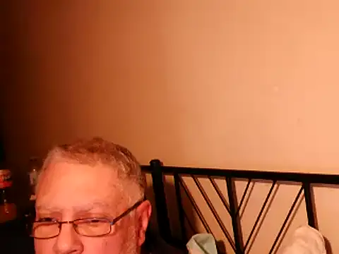 Snapshot of 100Tauros chatting on October 12, 9:19 am 100Tauros online show from October 12, 9:19 am