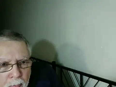 Snapshot of 100Tauros chatting on October 18, 4:37 am 100Tauros online show from October 18, 4:37 am