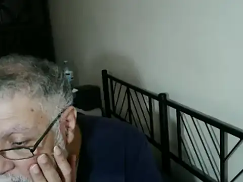 Snapshot of 100Tauros chatting on October 20, 8:15 am 100Tauros online show from October 20, 8:15 am