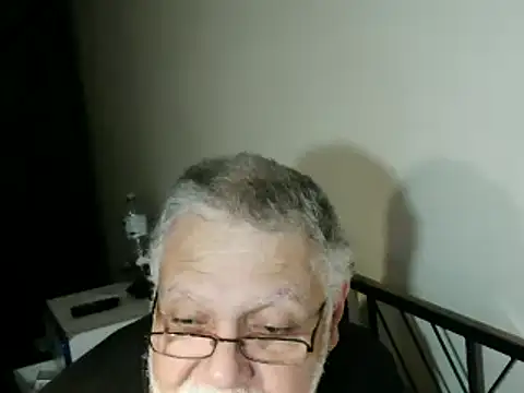 Snapshot of 100Tauros chatting on October 21, 8:48 am 100Tauros online show from October 21, 8:48 am