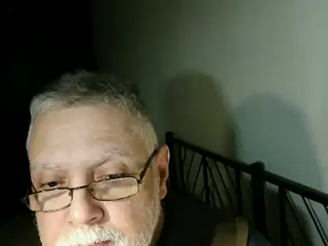 Snapshot of 100Tauros chatting on October 28, 10:23 pm 100Tauros online show from October 28, 10:23 pm