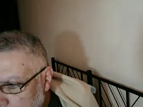 Snapshot of 100Tauros chatting on October 30, 10:38 am 100Tauros online show from October 30, 10:38 am