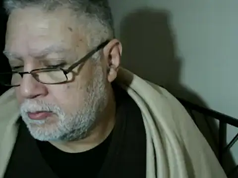 Snapshot of 100Tauros chatting on November 12, 8:26 am 100Tauros online show from November 12, 8:26 am