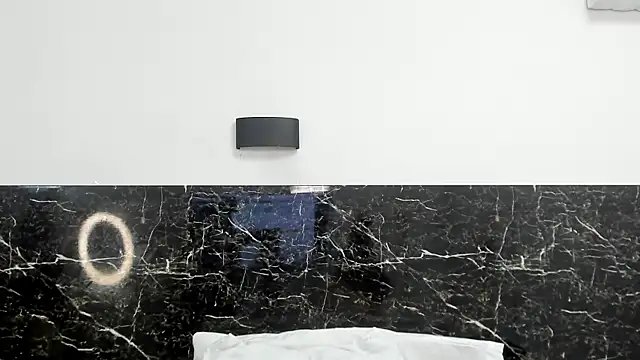 Juliabadlee online show from December 2, 11:40 pm