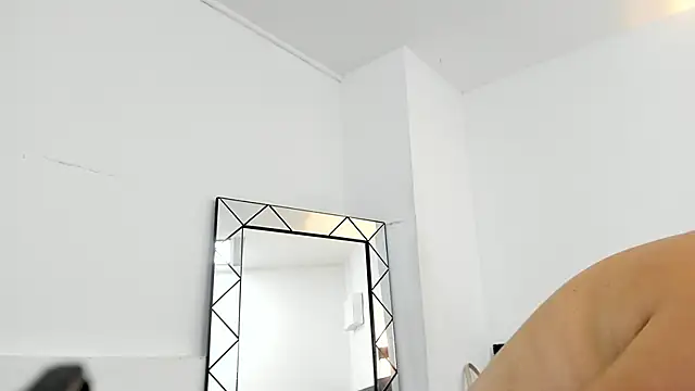 Juliabadlee online show from December 17, 11:49 pm