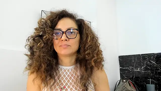 Juliabadlee online show from February 1, 3:08 am