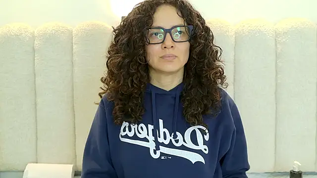 Juliabadlee online show from March 26, 11:21 pm