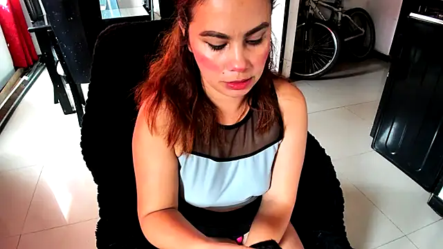 Snapshot of gigi_stephans chatting on February 20, 6:35 pm gigi stephans online show from February 20, 6:35 pm