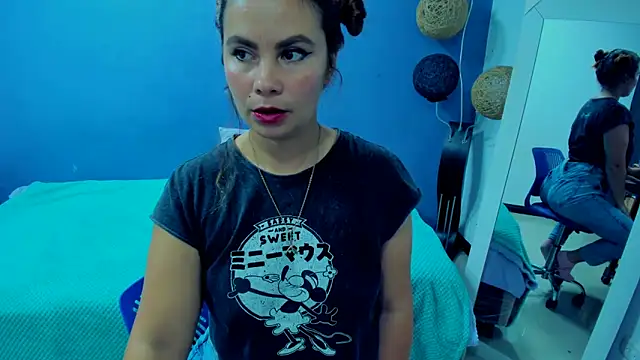 Snapshot of gigi_stephans chatting on March 19, 2:16 am gigi stephans online show from March 19, 2:16 am
