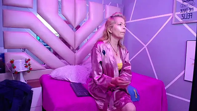 sophia ny online show from February 17, 8:04 pm