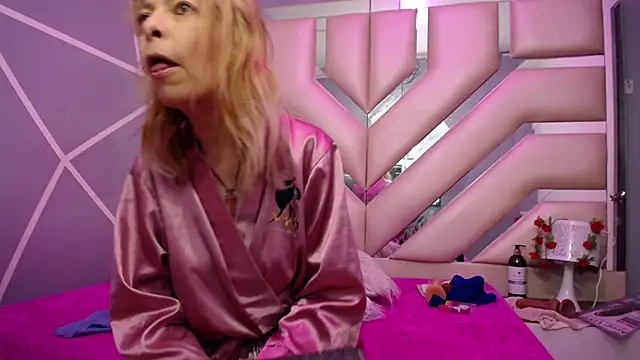 sophia ny online show from February 24, 9:31 pm