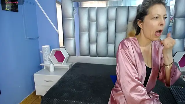 sophia ny online show from September 10, 1:33 pm