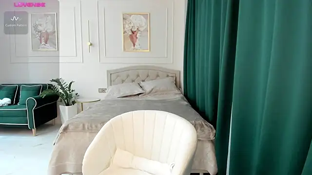 Snapshot of Jolie_Ozolla chatting on February 24, 5:53 pm Jolie Ozolla online show from February 24, 5:53 pm