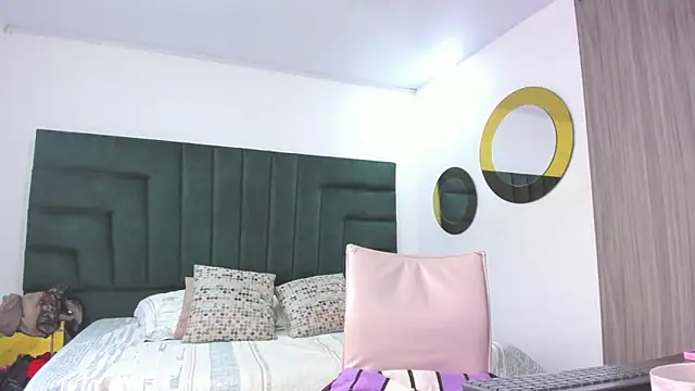 Snapshot of BarbaraKnox_ chatting on January 12, 12:01 pm BarbaraKnox online show from January 12, 12:01 pm