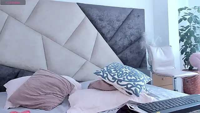 Snapshot of BarbaraKnox_ chatting on January 13, 3:04 pm BarbaraKnox online show from January 13, 3:04 pm