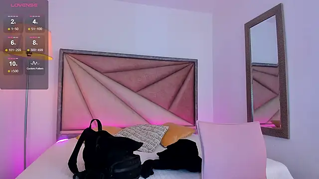 Snapshot of BarbaraKnox_ chatting on October 19, 12:11 am BarbaraKnox online show from October 19, 12:11 am