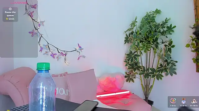 Snapshot of BarbaraKnox_ chatting on October 22, 12:00 am BarbaraKnox online show from October 22, 12:00 am