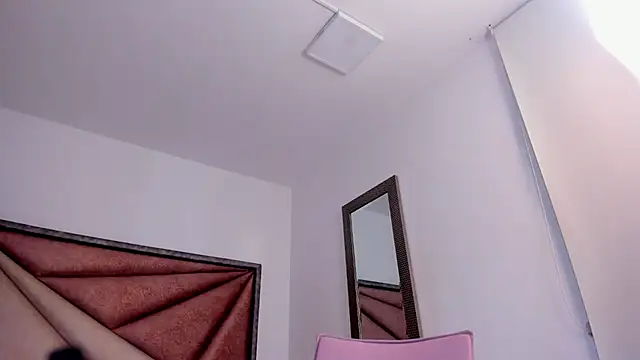 Snapshot of BarbaraKnox_ chatting on October 29, 12:02 am BarbaraKnox online show from October 29, 12:02 am