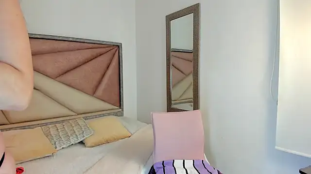 Snapshot of BarbaraKnox_ chatting on November 22, 11:59 pm BarbaraKnox online show from November 22, 11:59 pm