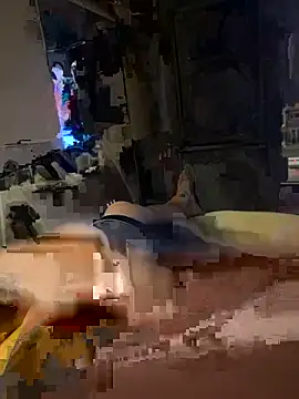 Snapshot of MatthewEmme chatting on October 26, 12:49 am MatthewEmme online show from October 26, 12:49 am