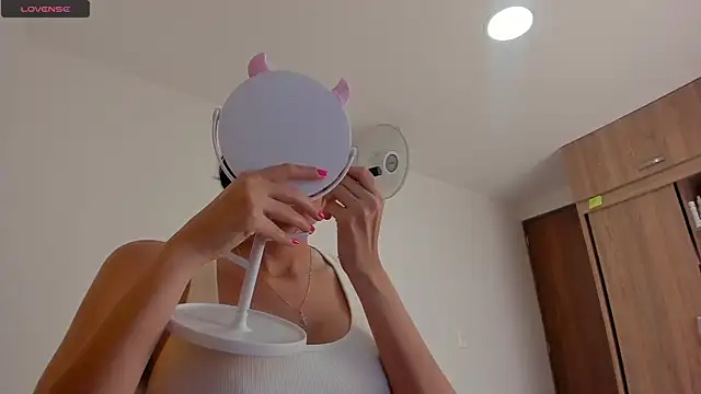 misstoya online show from March 11, 1:16 am