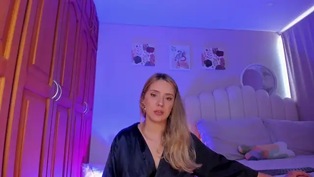 martinaaricci online show from February 9, 3:27 pm