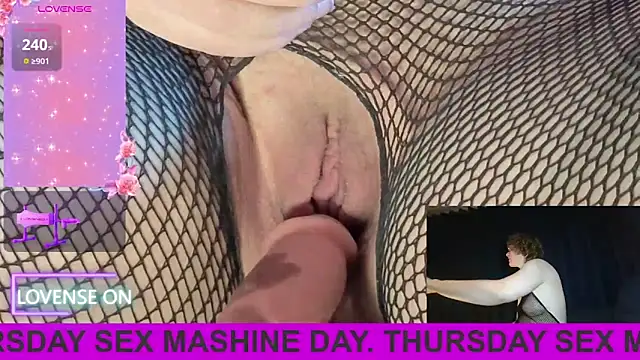 Snapshot of PernillaGirl chatting on November 20, 7:24 pm PernillaGirl online show from November 20, 7:24 pm