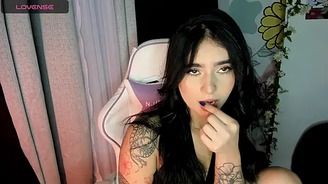 Snapshot of pamela__mar chatting on December 19, 12:34 am pamela mar online show from December 19, 12:34 am