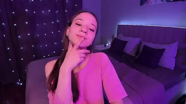 Snapshot of StaceySunny chatting on December 18, 7:52 pm StaceySunny online show from December 18, 7:52 pm