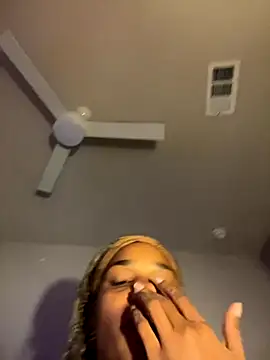 Snapshot of goldbuni chatting on December 5, 12:36 pm goldbuni online show from December 5, 12:36 pm