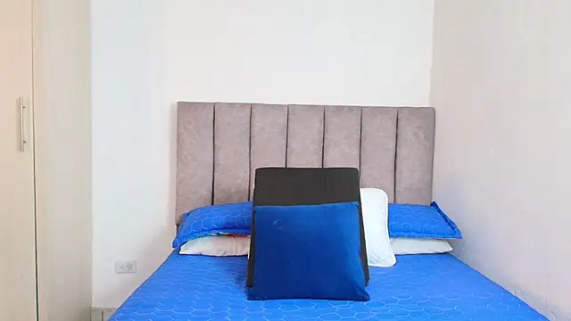 karina lewis  online show from December 28, 6:17 am