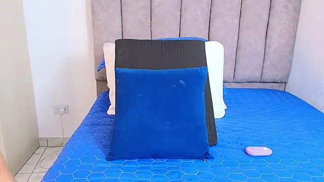 karina lewis  online show from January 18, 6:13 am