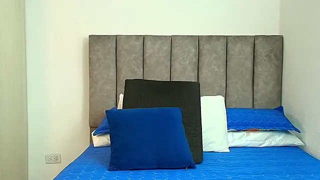 karina lewis  online show from November 5, 3:50 am