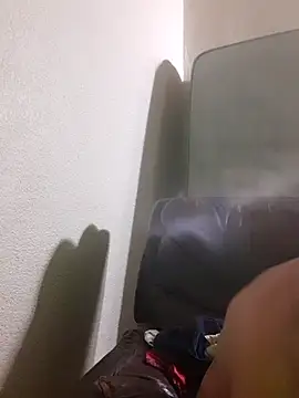 Snapshot of theDemente18 chatting on November 21, 10:36 am theDemente18 online show from November 21, 10:36 am