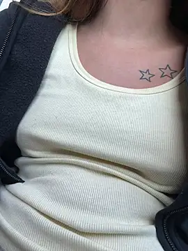 18petitewhitegirl online show from April 23, 11:51 pm