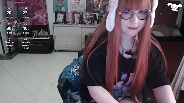 Snapshot of Avril2001 chatting on November 26, 2:45 am Avril2001 online show from November 26, 2:45 am