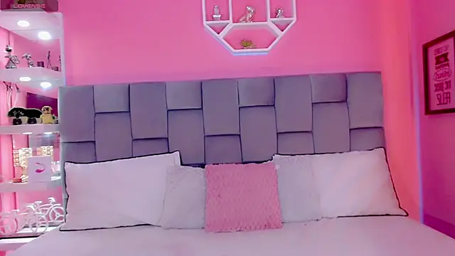 Snapshot of AlanaBekeer chatting on February 22, 8:42 pm AlanaBekeer online show from February 22, 8:42 pm