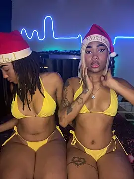 Snapshot of Lya-Kasandra chatting on December 10, 1:43 am Lya-Kasandra online show from December 10, 1:43 am