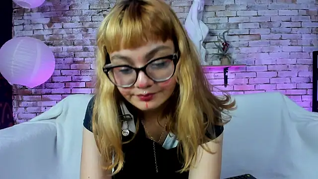Snapshot of Sweet_Namii chatting on January 21, 2:33 am Sweet Namii online show from January 21, 2:33 am