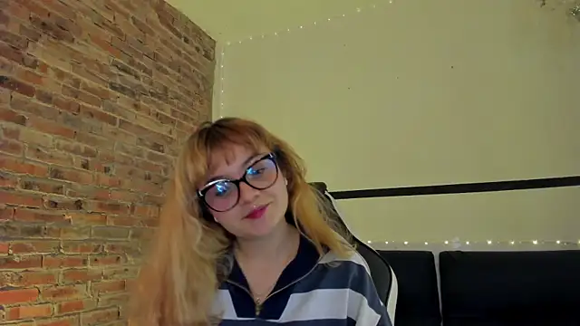 Snapshot of Sweet_Namii chatting on February 28, 9:47 am Sweet Namii online show from February 28, 9:47 am