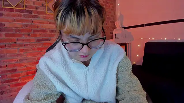 Snapshot of Sweet_Namii chatting on March 18, 7:30 am Sweet Namii online show from March 18, 7:30 am
