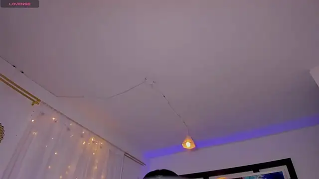 Snapshot of Scarlett_811 chatting on November 24, 8:08 pm Scarlett 811 online show from November 24, 8:08 pm