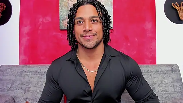 Snapshot of MikeEstevess chatting on December 23, 3:29 am MikeEstevess online show from December 23, 3:29 am