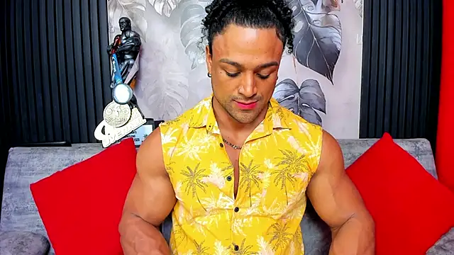 Snapshot of MikeEstevess chatting on September 27, 5:56 am MikeEstevess online show from September 27, 5:56 am