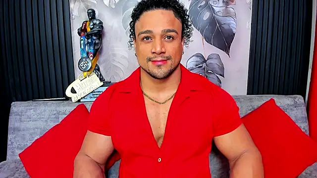 Snapshot of MikeEstevess chatting on December 14, 5:24 am MikeEstevess online show from December 14, 5:24 am